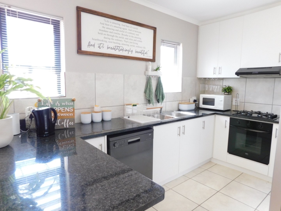 To Let 3 Bedroom Property for Rent in Gordons Bay Central Western Cape